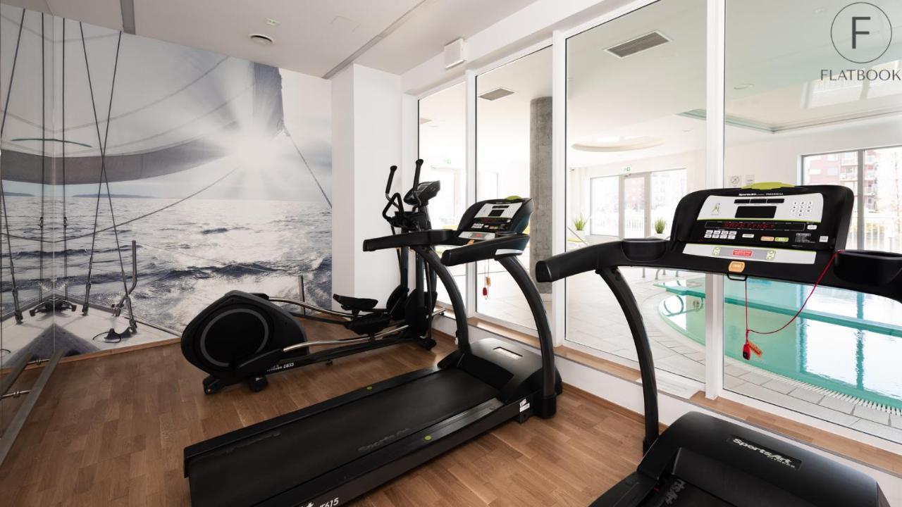 Flatbook Apartments Waterlane Island Spa With Riverview Гданск Екстериор снимка