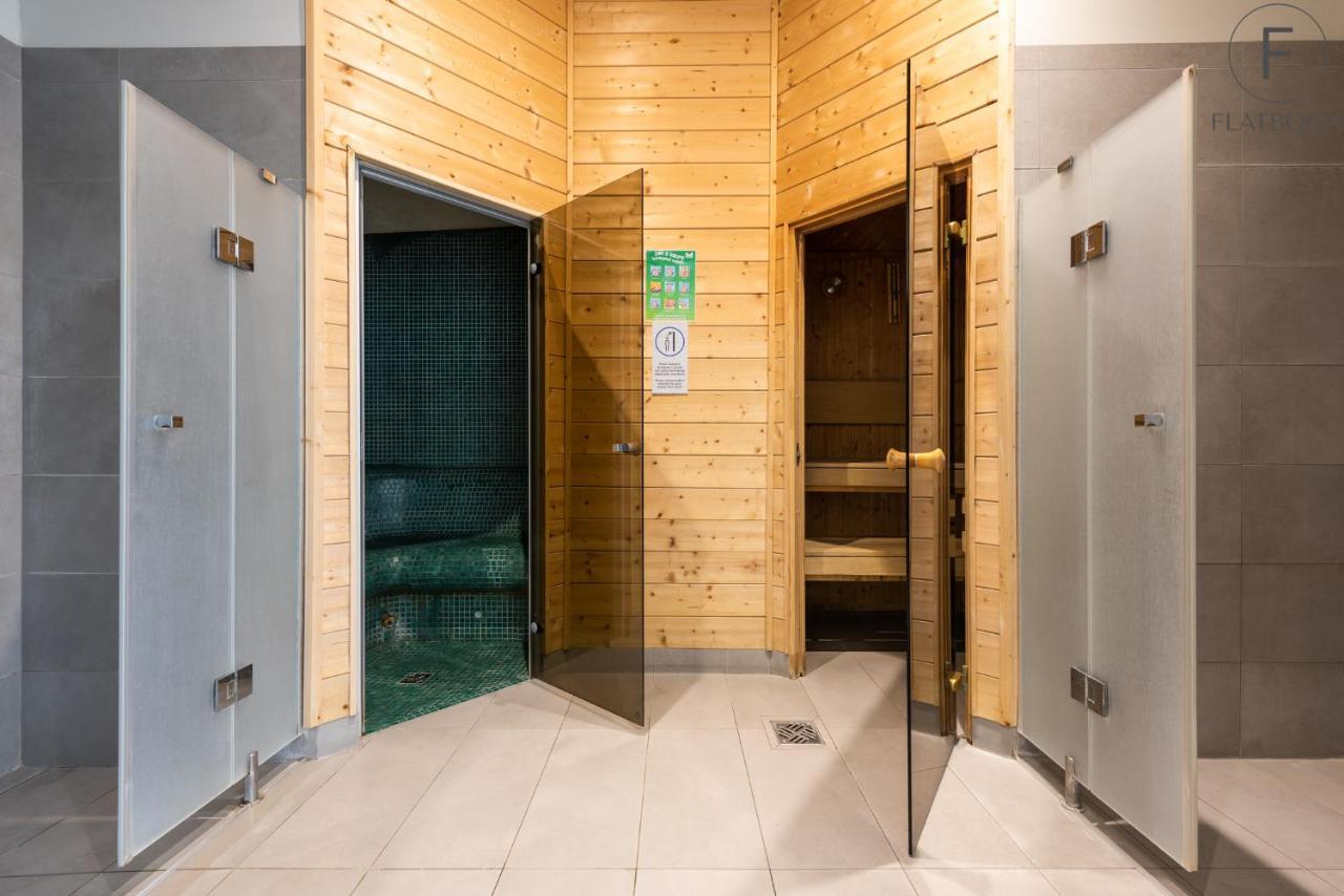 Flatbook Apartments Waterlane Island Spa With Riverview Гданск Екстериор снимка