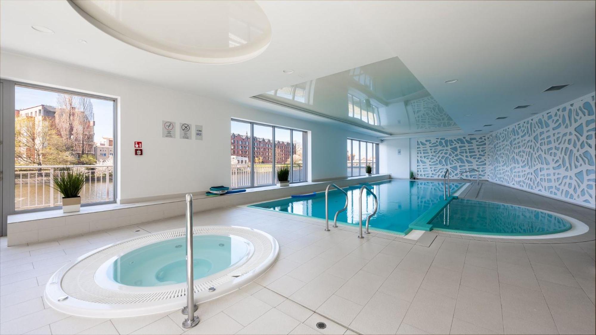Flatbook Apartments Waterlane Island Spa With Riverview Гданск Екстериор снимка